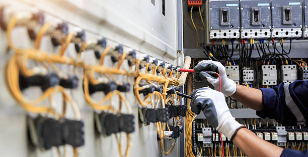 Professional Electrician technician working in Mableton, GA